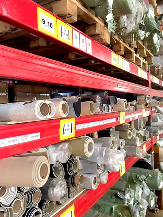 Отрез экокожи Дакота черного цвета для перетяжки