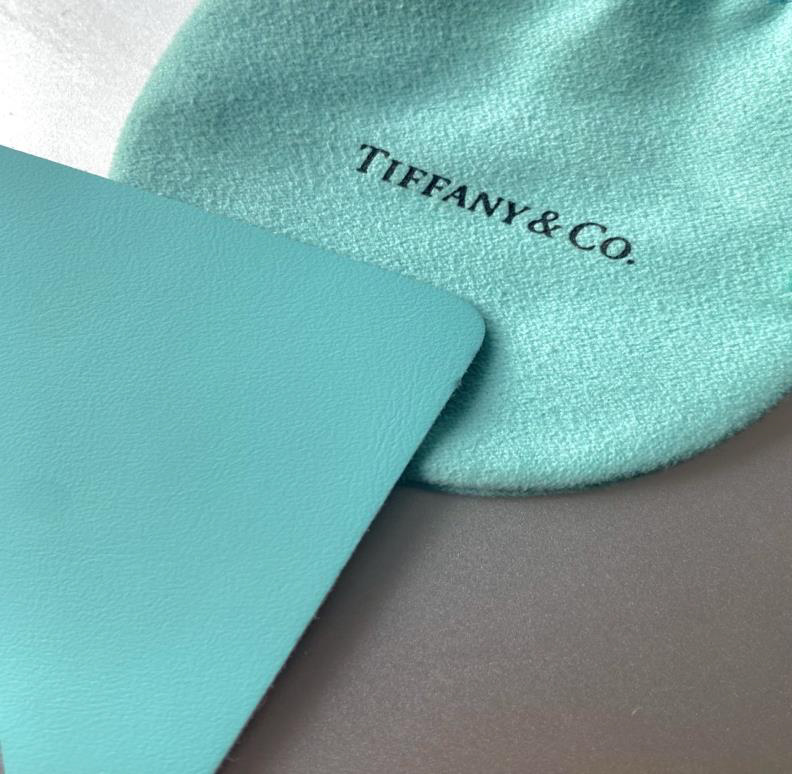 Пример перетяжки салона автомобиля в цвет Tiffany Blue